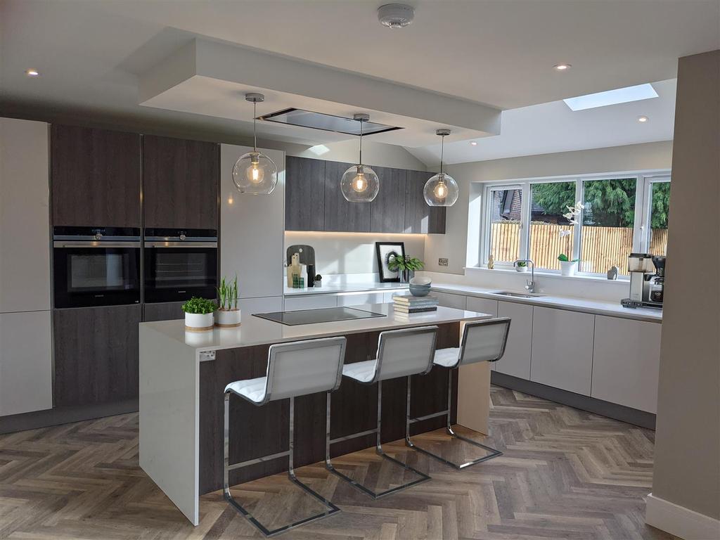 Links Way kitchen.jpg