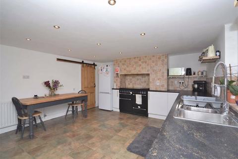 104 Austhorpe Road, Leeds, LS15 8EJ