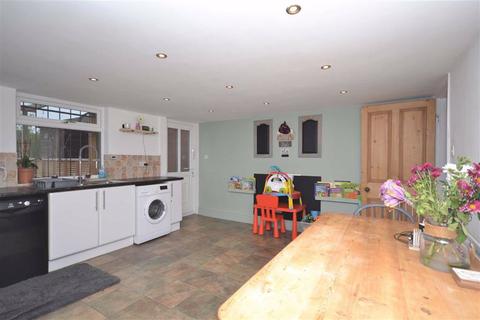 104 Austhorpe Road, Leeds, LS15 8EJ