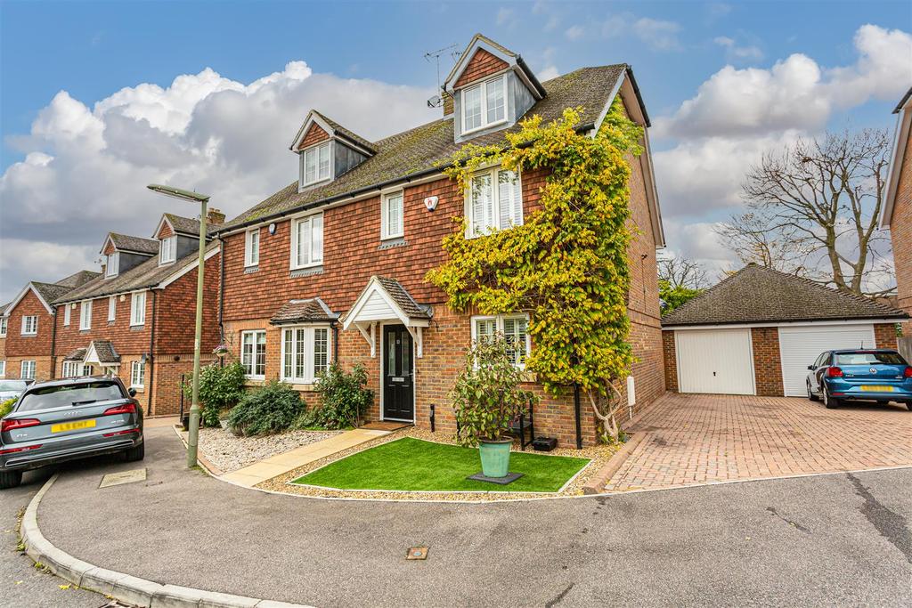 Rowan Close, Banstead 4 bed semidetached house £650,000