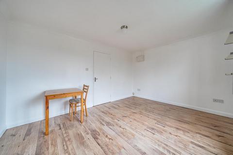 2 bedroom flat to rent, Windrush Drive,  High Wycombe,  HP13