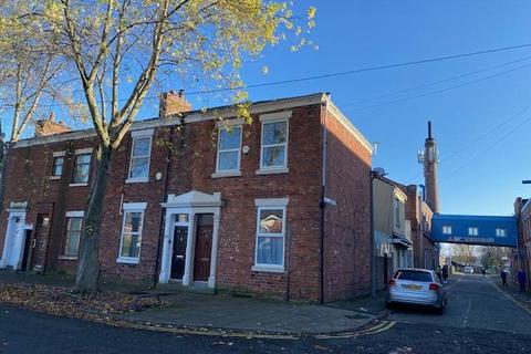 3 bedroom terraced house to rent, East Street, Preston