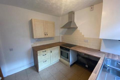 3 bedroom terraced house to rent, East Street, Preston