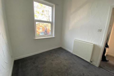 3 bedroom terraced house to rent, East Street, Preston