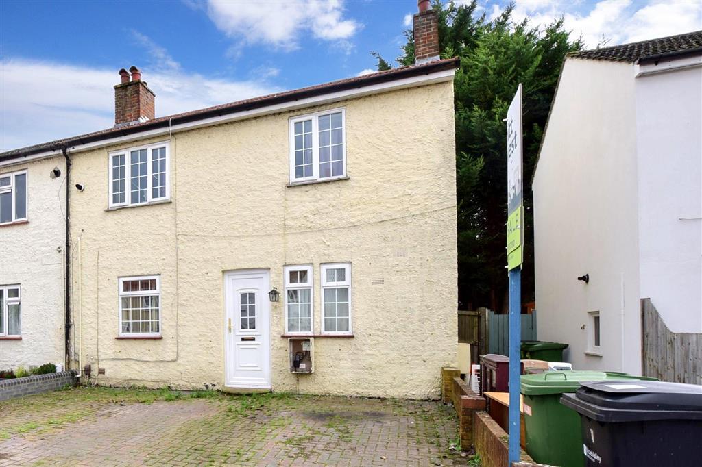 Woodbridge Avenue, Leatherhead, Surrey 3 bed end of terrace house £
