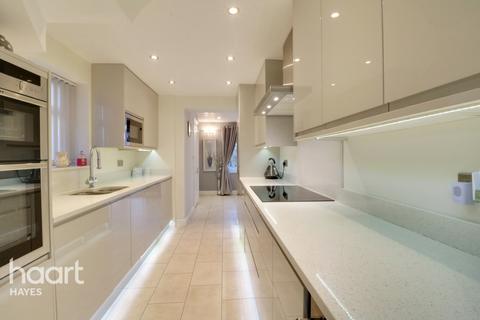41 Marian Close, Hayes, UB4 9DA
