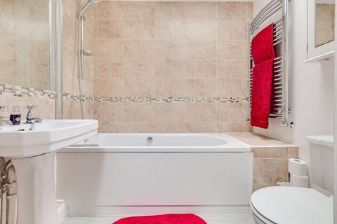 23 Railway Side, London, SW13 0PN