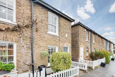23 Railway Side, London, SW13 0PN