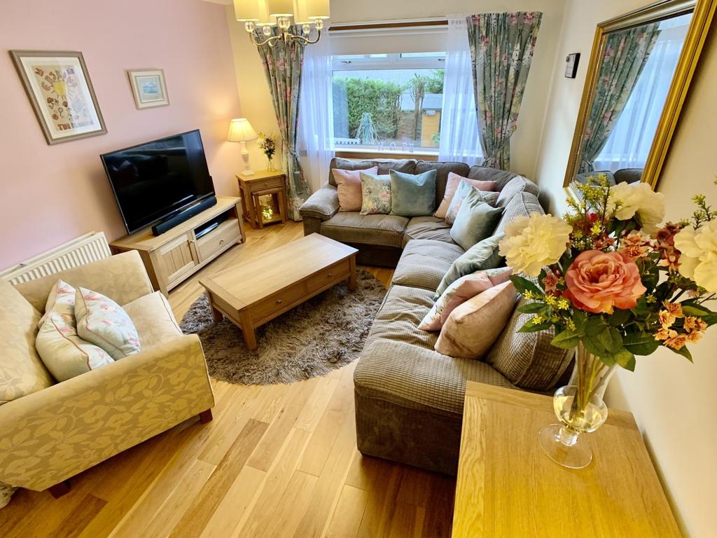 43 Buckie, North Barr, Erskine 4 bed villa £135,000