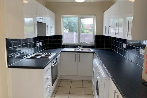 4 bedroom terraced house to rent, Cadge Road, Norwich