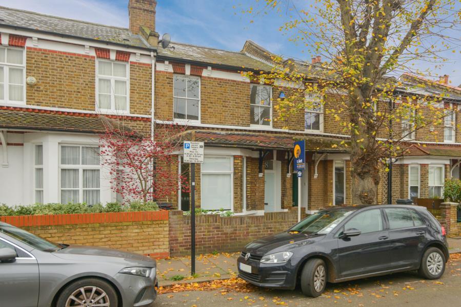 Dale Street, W4 2 bed terraced house £2,700 pcm (£623 pw)