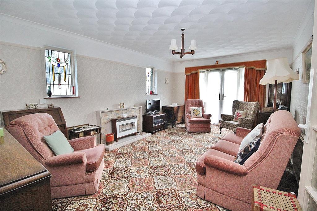 Hillview Road, Findon Valley, Worthing, West Sussex, BN14 3 bed