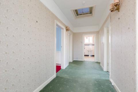 6 Duddingston Square East, Edinburgh, EH15 1RU