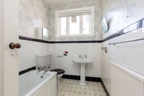6 Duddingston Square East, Edinburgh, EH15 1RU