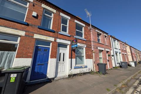 3 bedroom terraced house to rent, Dallas York Road, Beeston, NG9 2EZ