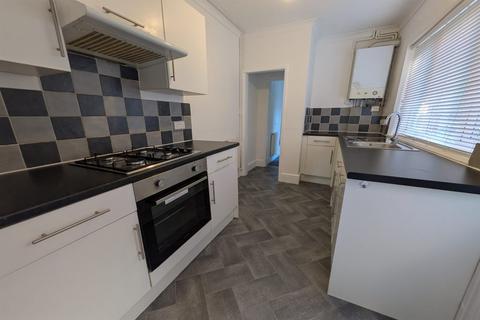 3 bedroom terraced house to rent, Dallas York Road, Beeston, NG9 2EZ
