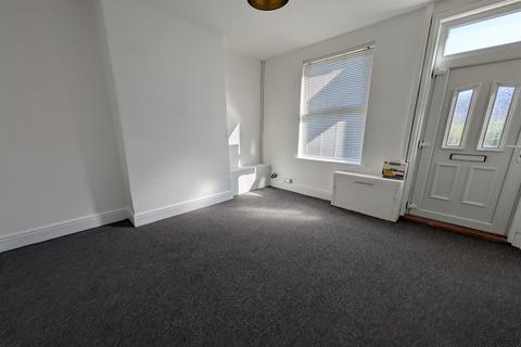 3 bedroom terraced house to rent, Dallas York Road, Beeston, NG9 2EZ