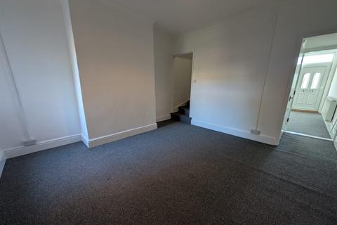 3 bedroom terraced house to rent, Dallas York Road, Beeston, NG9 2EZ