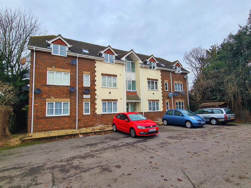 Millbrook Road East, Freemantle 2 bed flat £795 pcm (£183 pw)