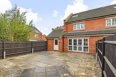 20 Derisley Close, Byfleet, West Byfleet, KT14 7QA