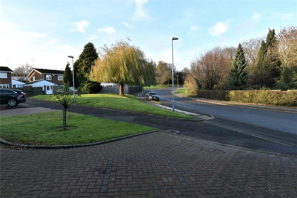 The Fairway, Kings Norton... 3 bed semidetached house £275,000