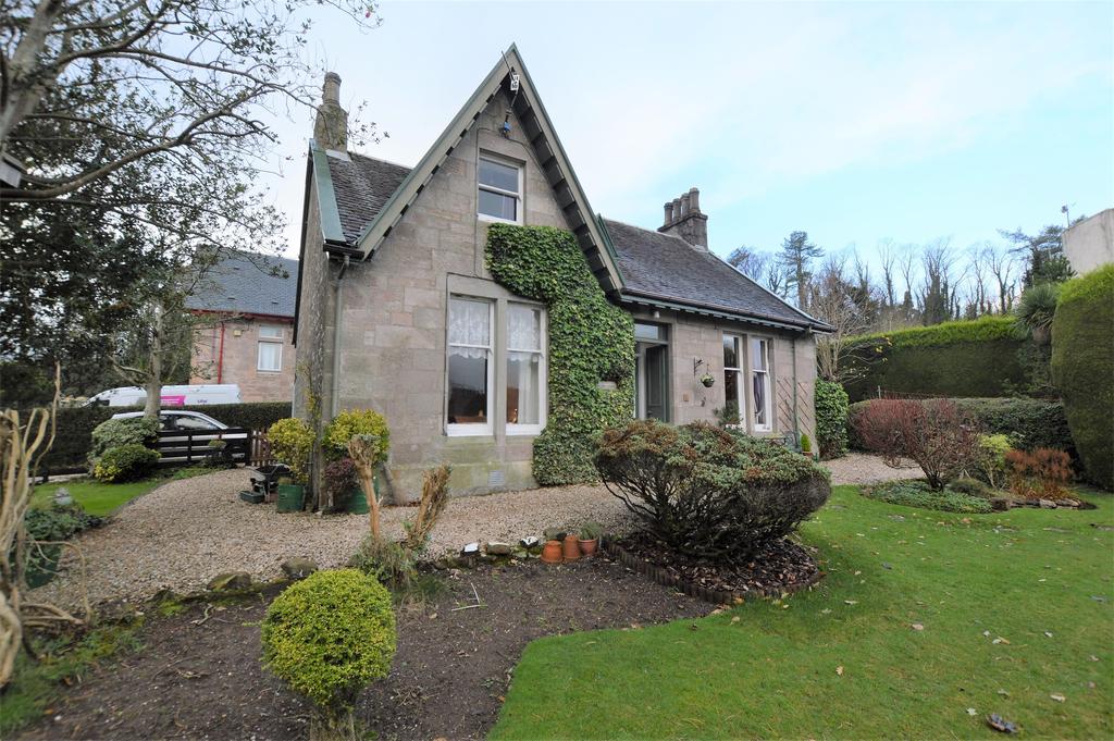 27 Bute Terrace, Millport, ISLE OF CUMBRAE, KA28 0BB 4 bed detached house £229,500