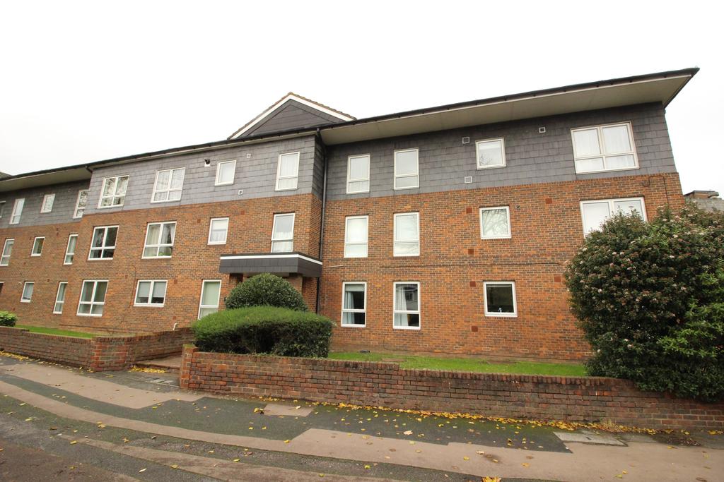 Worcester Park KT4 2 bed flat £1,200 pcm (£277 pw)