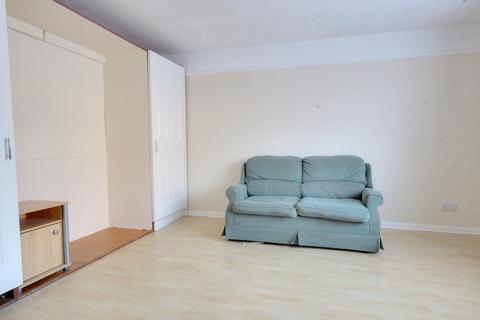 1 bedroom ground floor flat to rent, Clanfield   First Avenue   Part Furnished