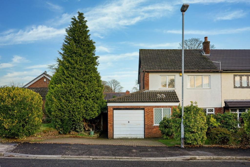 Thorns Close, Bolton, BL1 3 bed semidetached house £190,000
