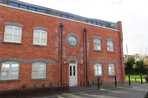 2 bedroom flat to rent, Brunel Court, Truro, TR1