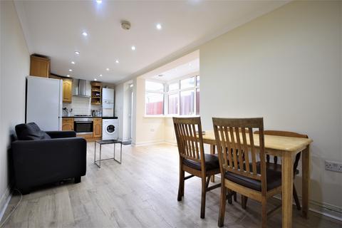 2 bedroom flat to rent, Brayards Road, Peckham, SE15