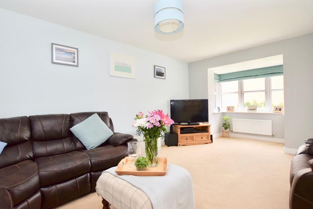 Amos Drive, Pocklington 4 bed detached house £1,200 pcm (£277 pw)