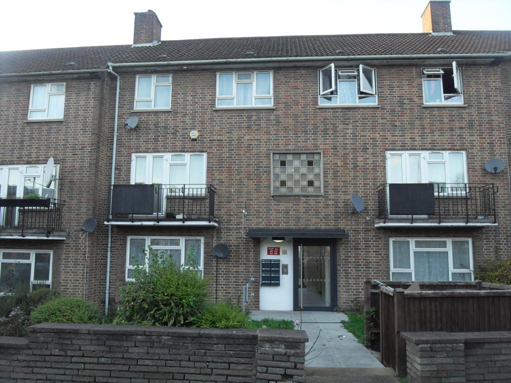 3 Bed First Floor Flat for Rent in South Harrow w