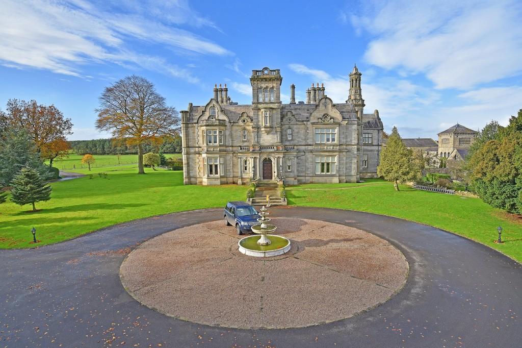 Mansion House, Moor Park, Beckwithshaw 2 bed apartment for sale £265,000
