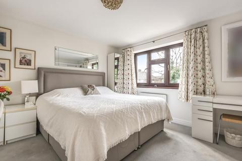 1 Juniper Gardens, Sunbury-on-thames, TW16 7TA