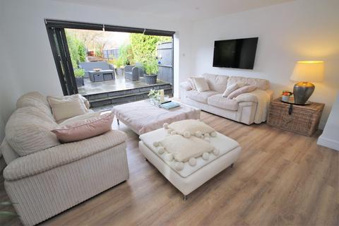 33 Ash Grove, Whitchurch, Cardiff, CF14 1BD