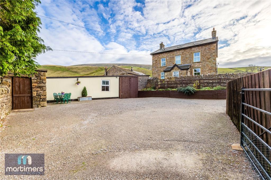 Worston, Clitheroe, Lancashire, BB7 6 bed detached house £695,000