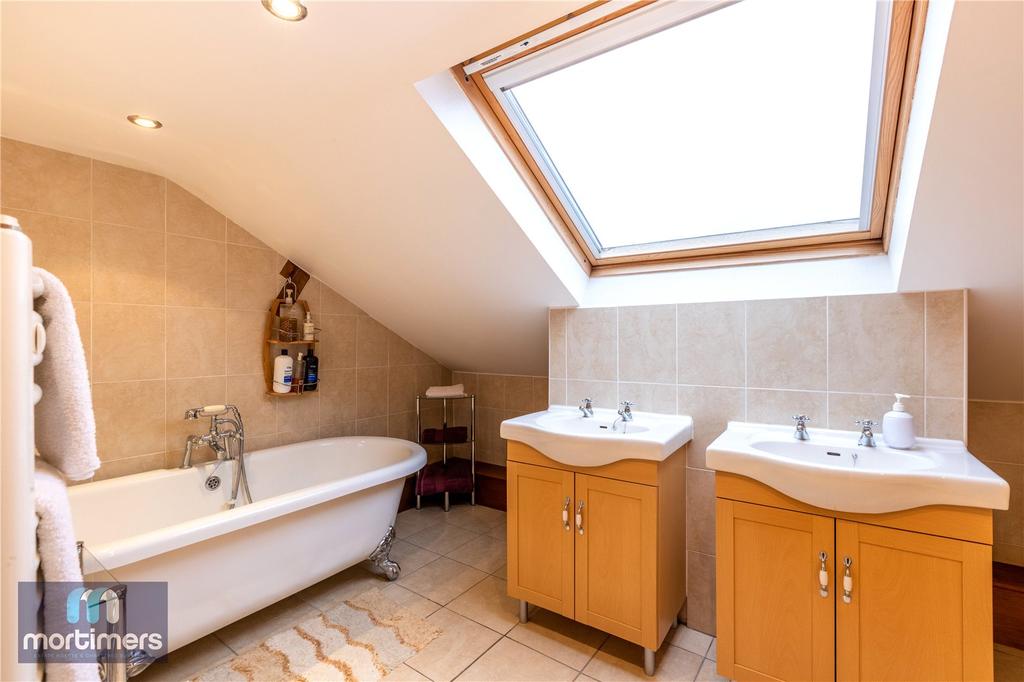 En-Suite Bathroom
