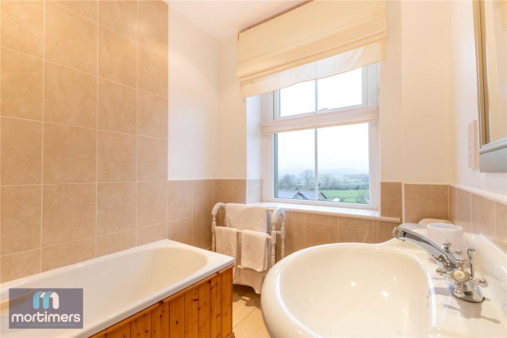 En-Suite Bathroom