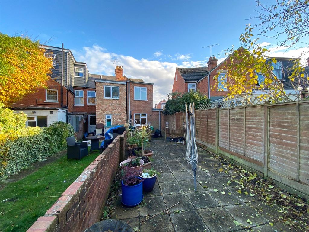Wescott Road, Wokingham, Berkshire, RG40 2 bed end of terrace house £