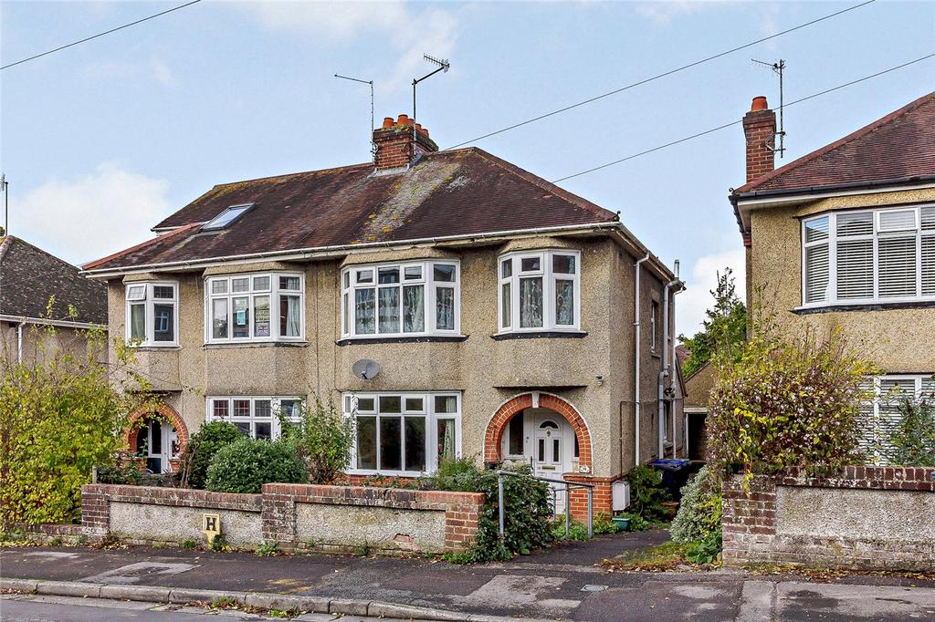 Queensberry Road, Salisbury, SP1 3 bed semidetached house £325,000