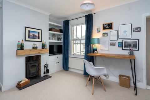 18b Mount Street, Dorking, RH4 3HT