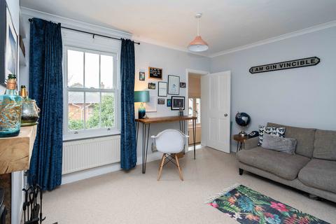 18b Mount Street, Dorking, RH4 3HT