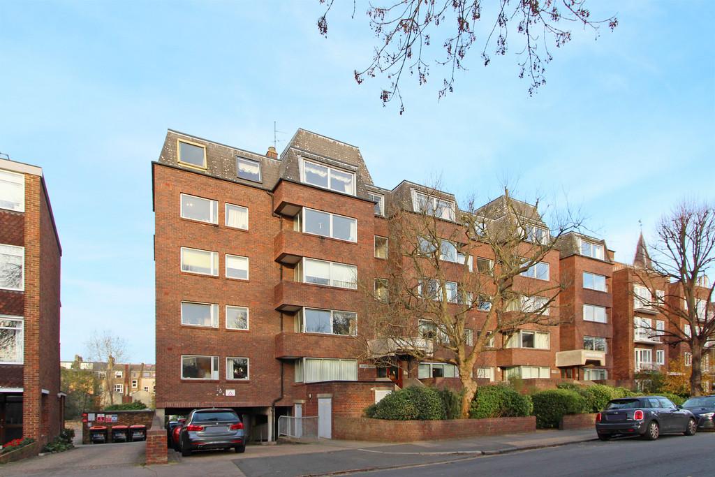 St. John's Avenue, Putney 1 bed apartment £1,750 pcm (£404 pw)