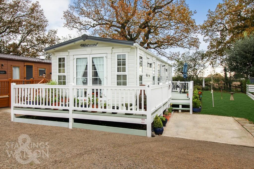 Carlton Manor Holiday Park, Chapel Road, Carlton Colville 2 bed mobile