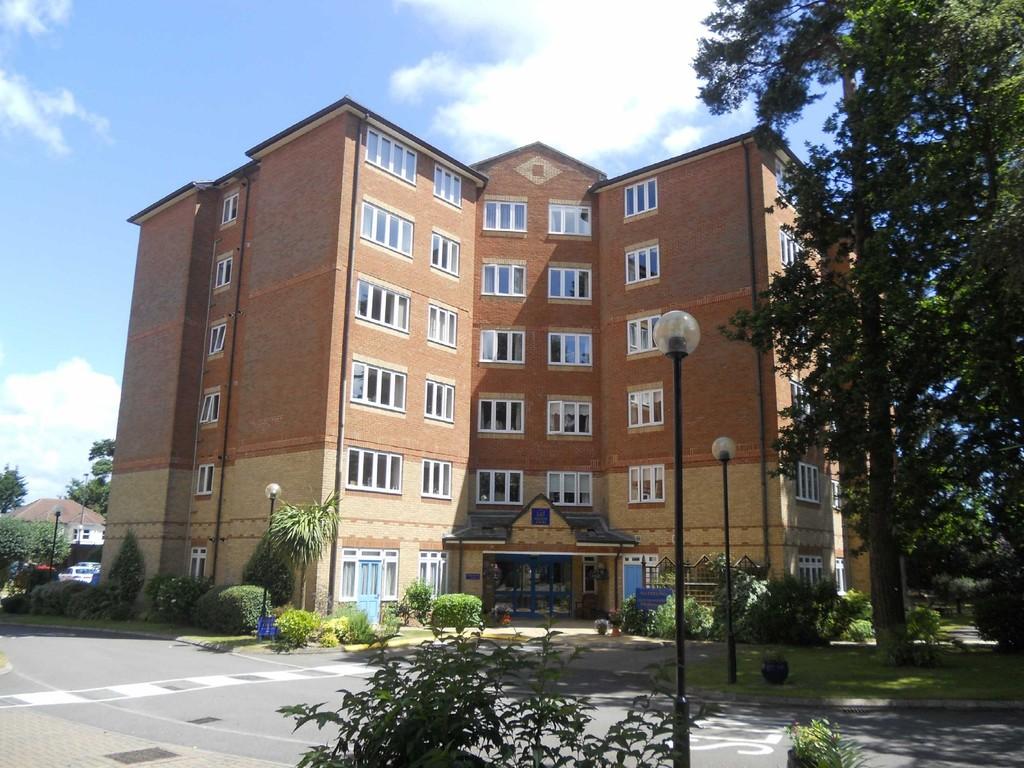 Melton Court, 37 Lindsay Road, Poole... 2 bed apartment £295,000