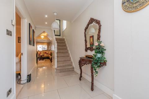 116 Fairmead Crescent, Edgware, HA8 8YP