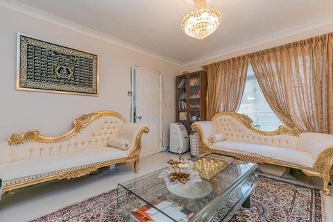 116 Fairmead Crescent, Edgware, HA8 8YP