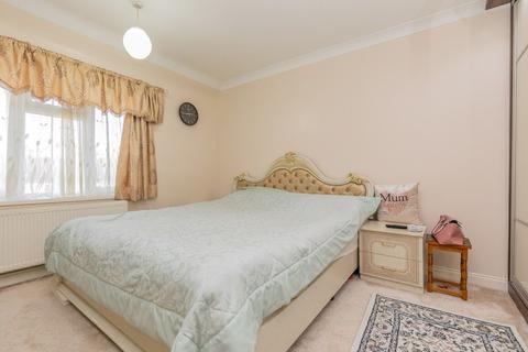 116 Fairmead Crescent, Edgware, HA8 8YP