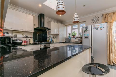 116 Fairmead Crescent, Edgware, HA8 8YP